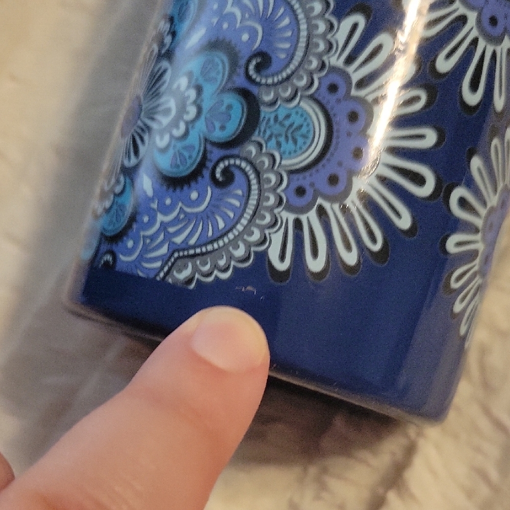 Vera Bradley Navy and Light Blue Floral Water Bottle 20 oz - Picture 10 of 10